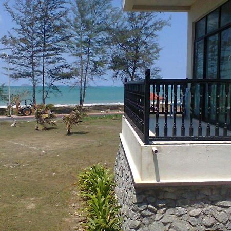 Mersing Beach Resort Екстер'єр фото