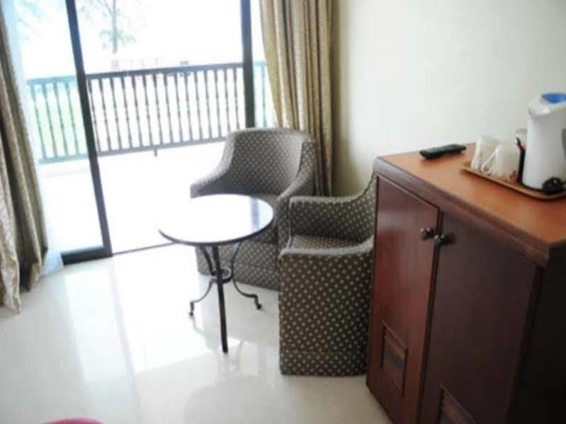 Mersing Beach Resort Екстер'єр фото